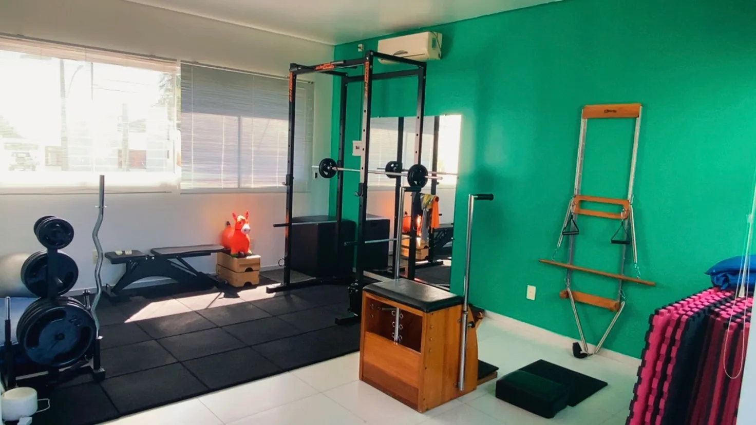 Sala de pilates e treinamento funcional da clínica